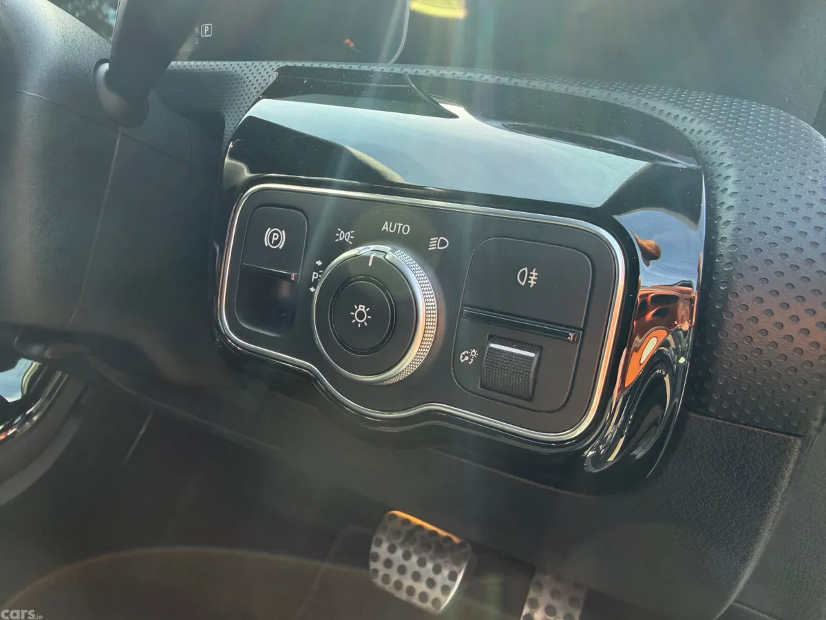 Mercedes-Benz A-Class Hatchback, Diesel, 2019, White