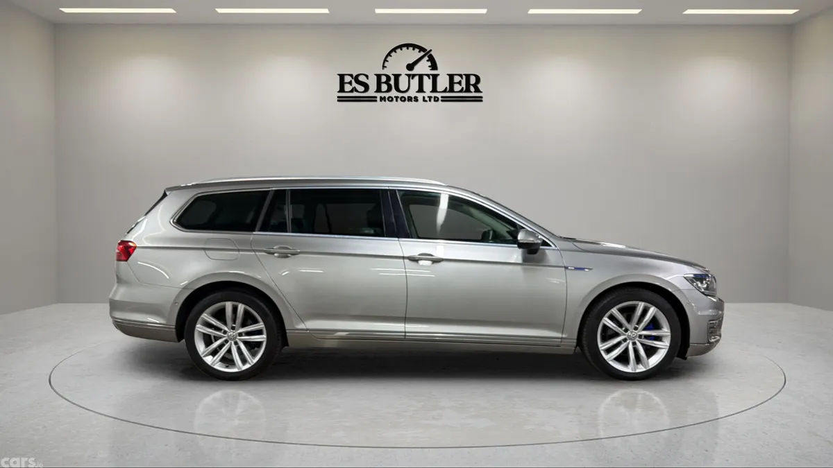 Volkswagen Passat Estate, Petrol Plug-in Hybrid, 2016, Silver