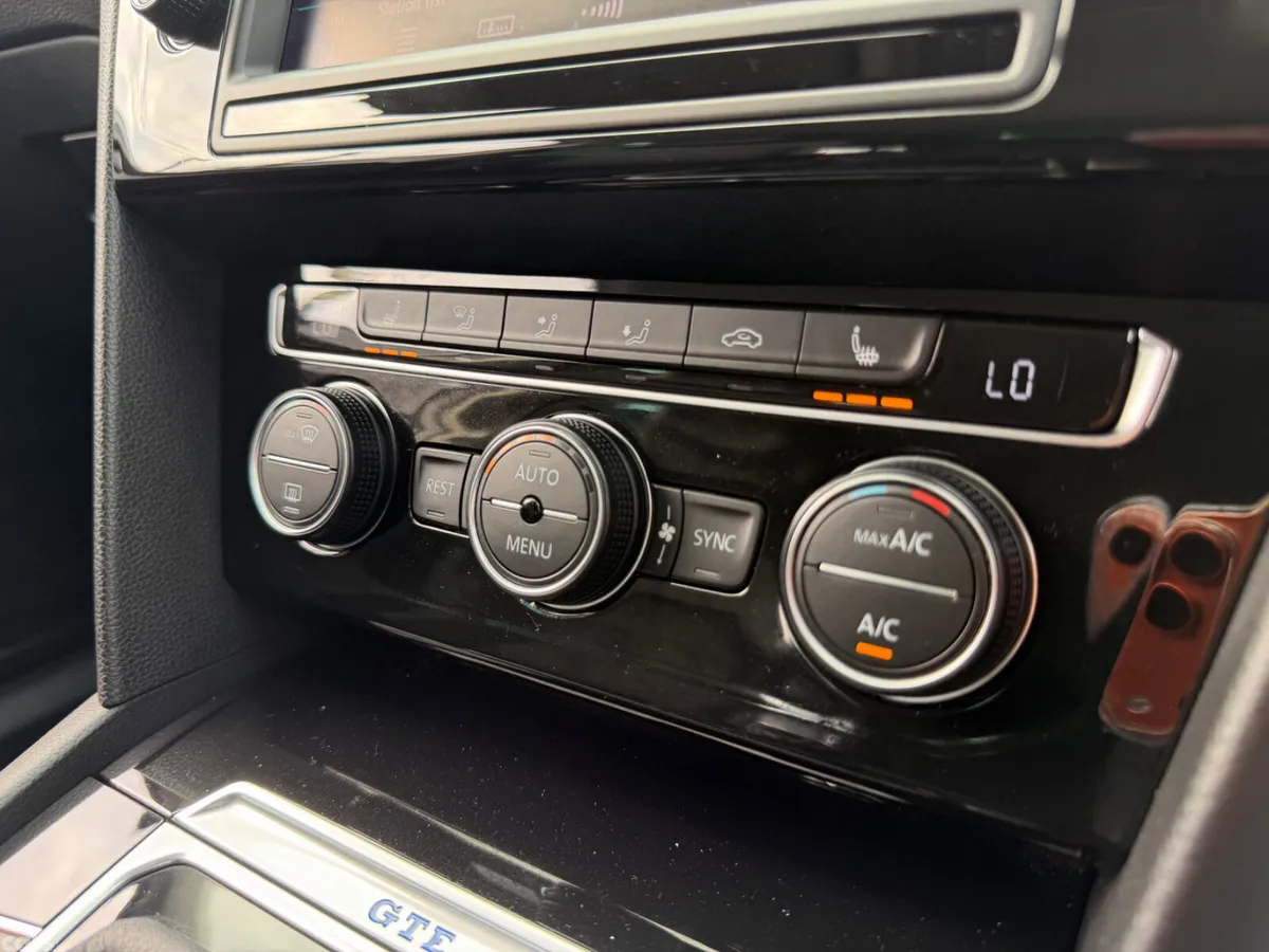 Volkswagen Passat Estate, Petrol Plug-in Hybrid, 2016, Silver