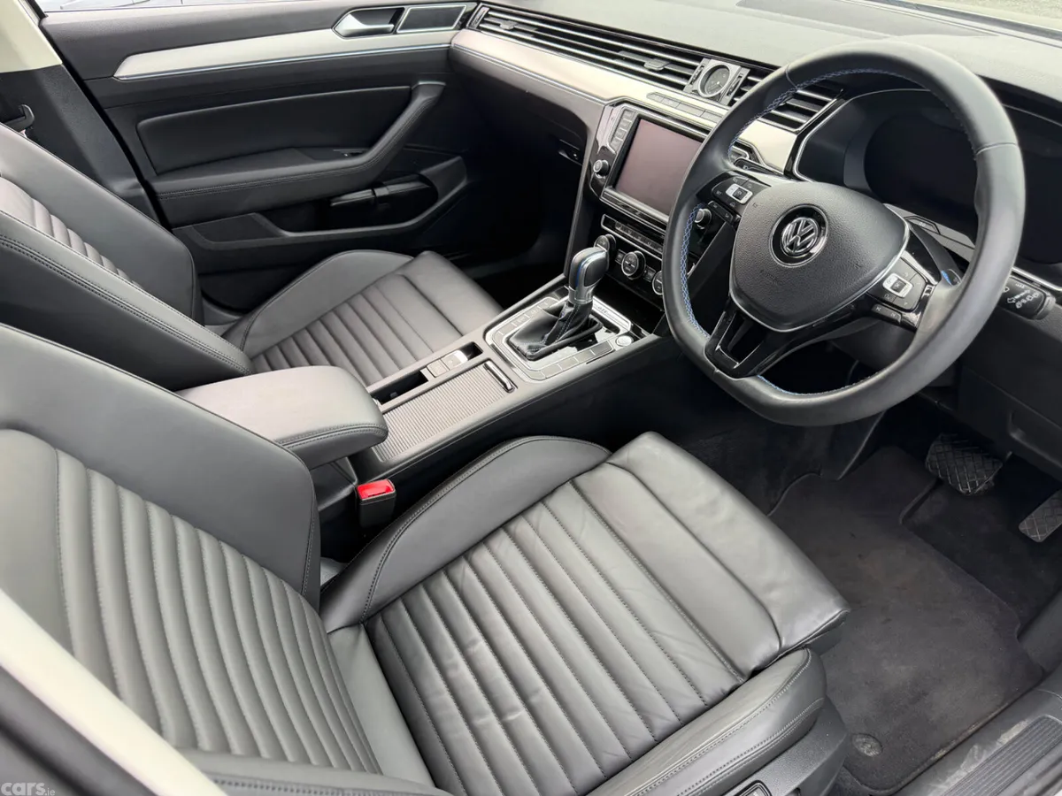 Volkswagen Passat Estate, Petrol Plug-in Hybrid, 2016, Silver