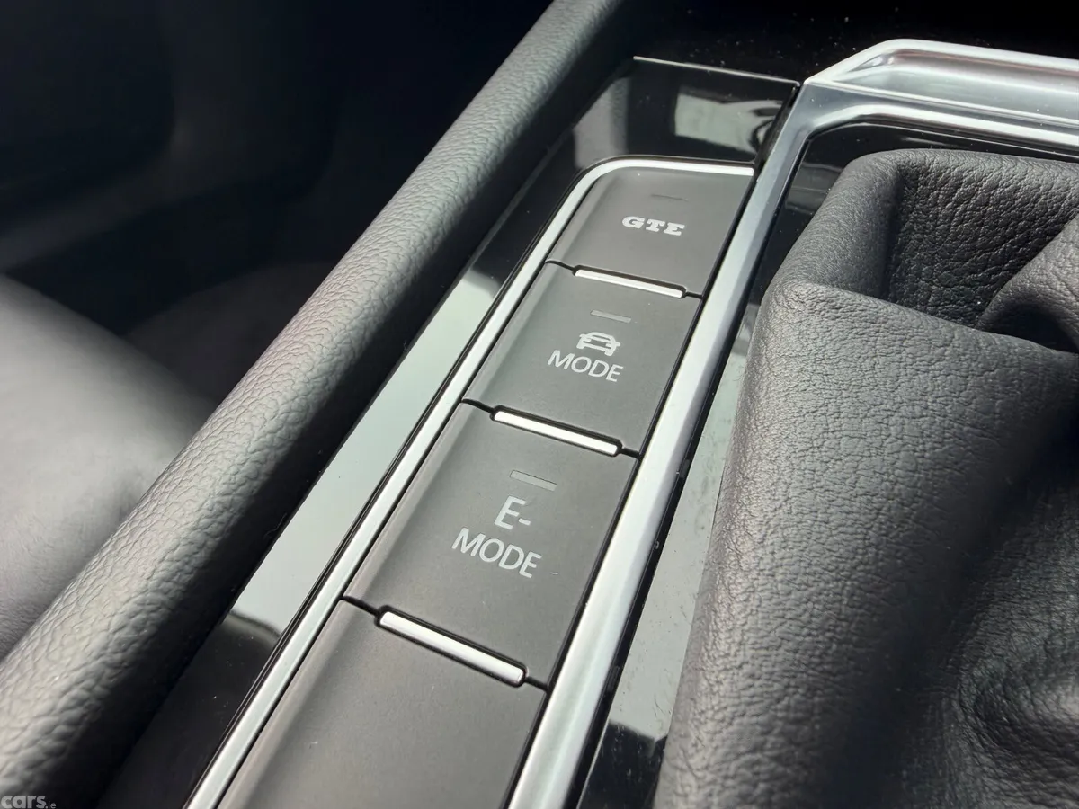Volkswagen Passat Estate, Petrol Plug-in Hybrid, 2016, Silver