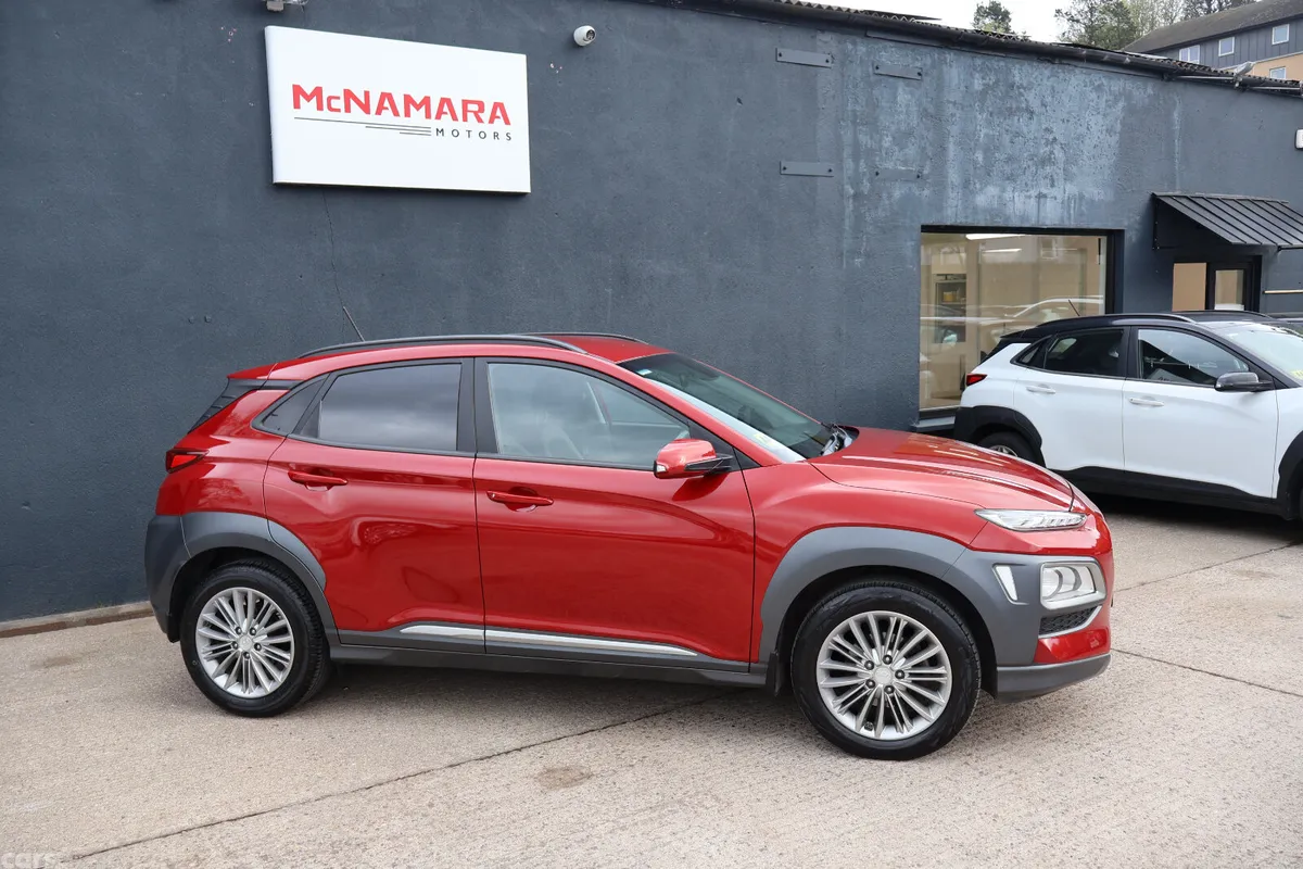Hyundai KONA MPV, Petrol, 2020, Red