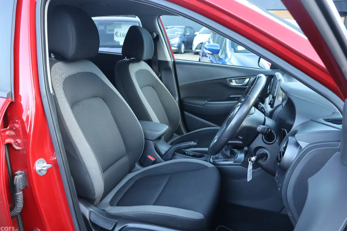 Hyundai KONA MPV, Petrol, 2020, Red