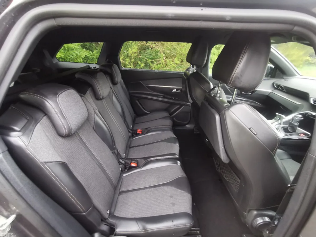 Peugeot 5008 MPV, Diesel, 2018, Black