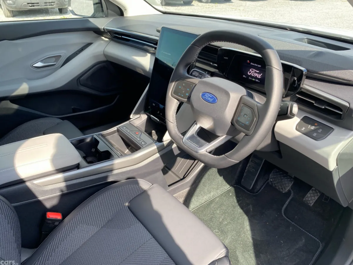 Ford Explorer MPV, Electric, 2026, White