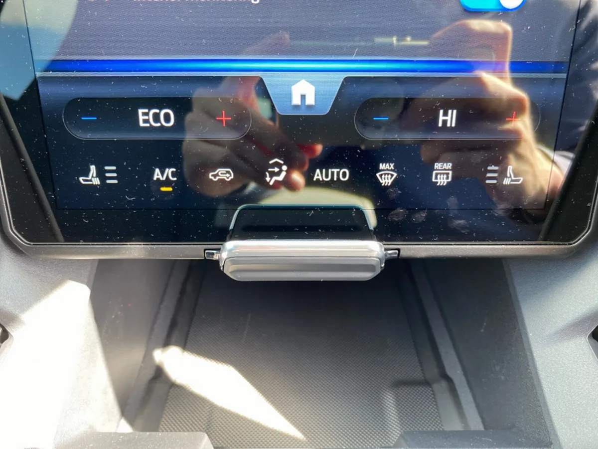 Ford Explorer MPV, Electric, 2026, White
