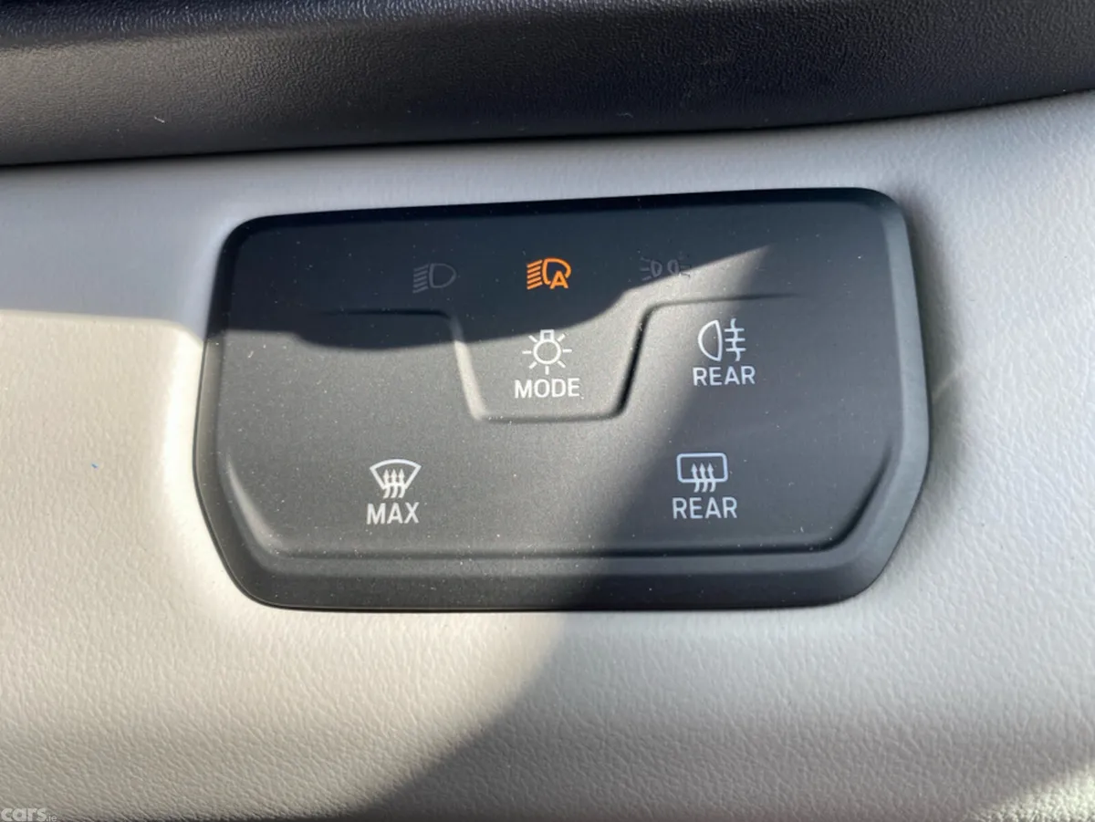 Ford Explorer MPV, Electric, 2026, White