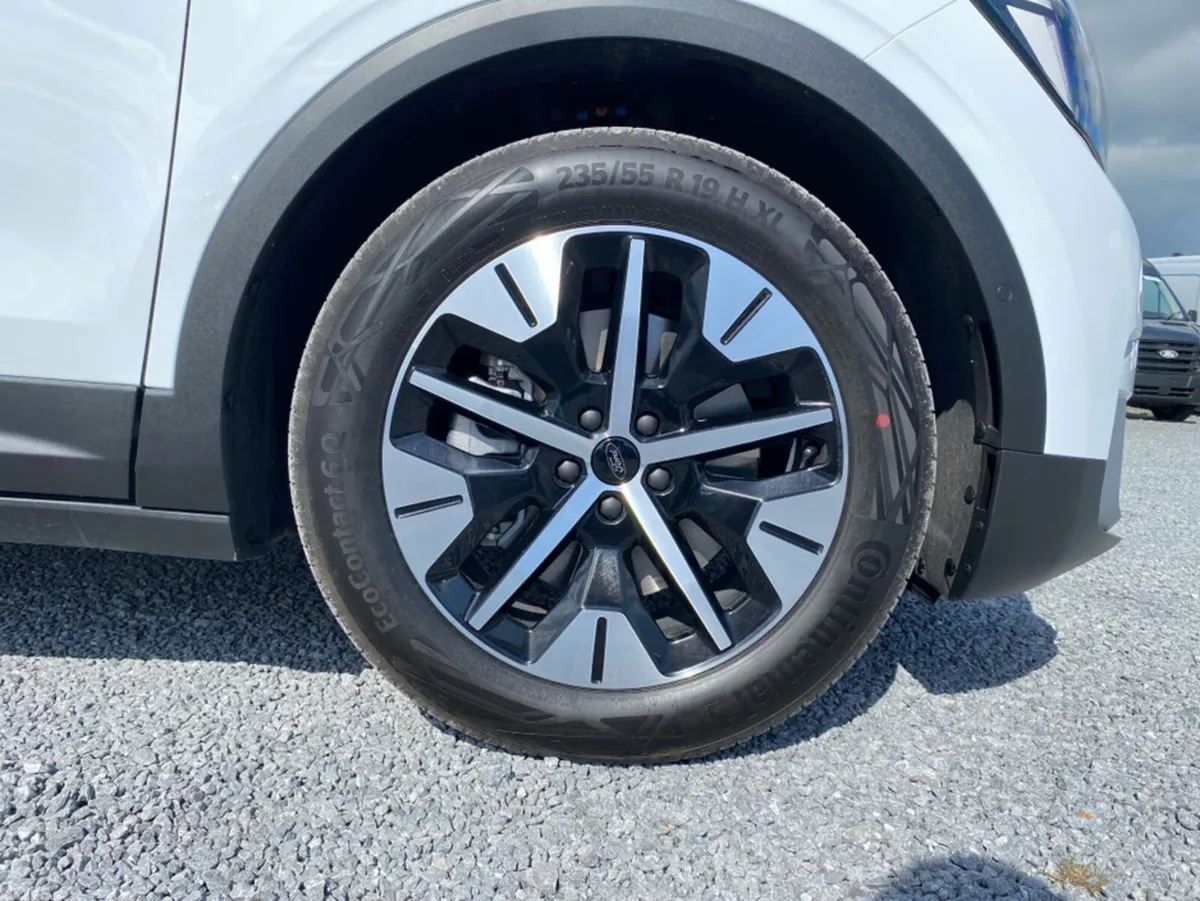 Ford Explorer MPV, Electric, 2026, White