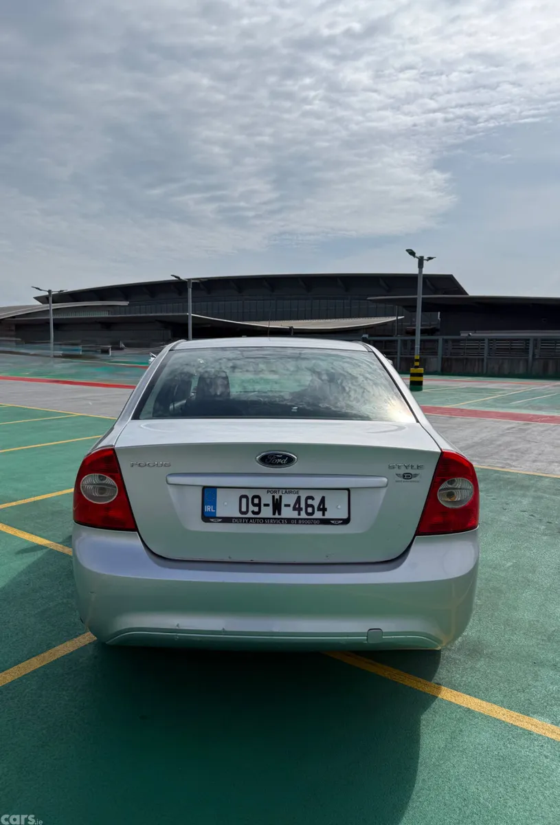 Ford Focus Saloon, Petrol, 2009, Silver