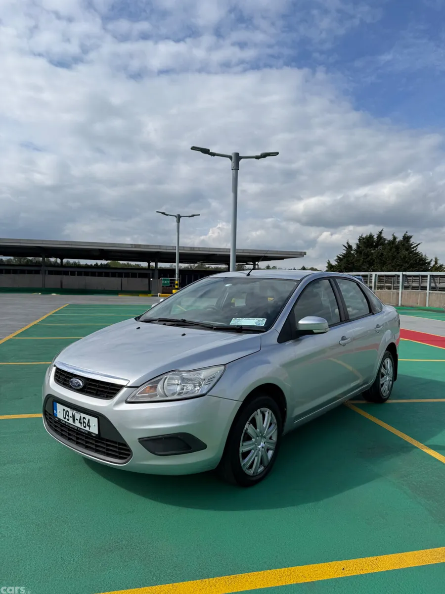 Ford Focus Saloon, Petrol, 2009, Silver