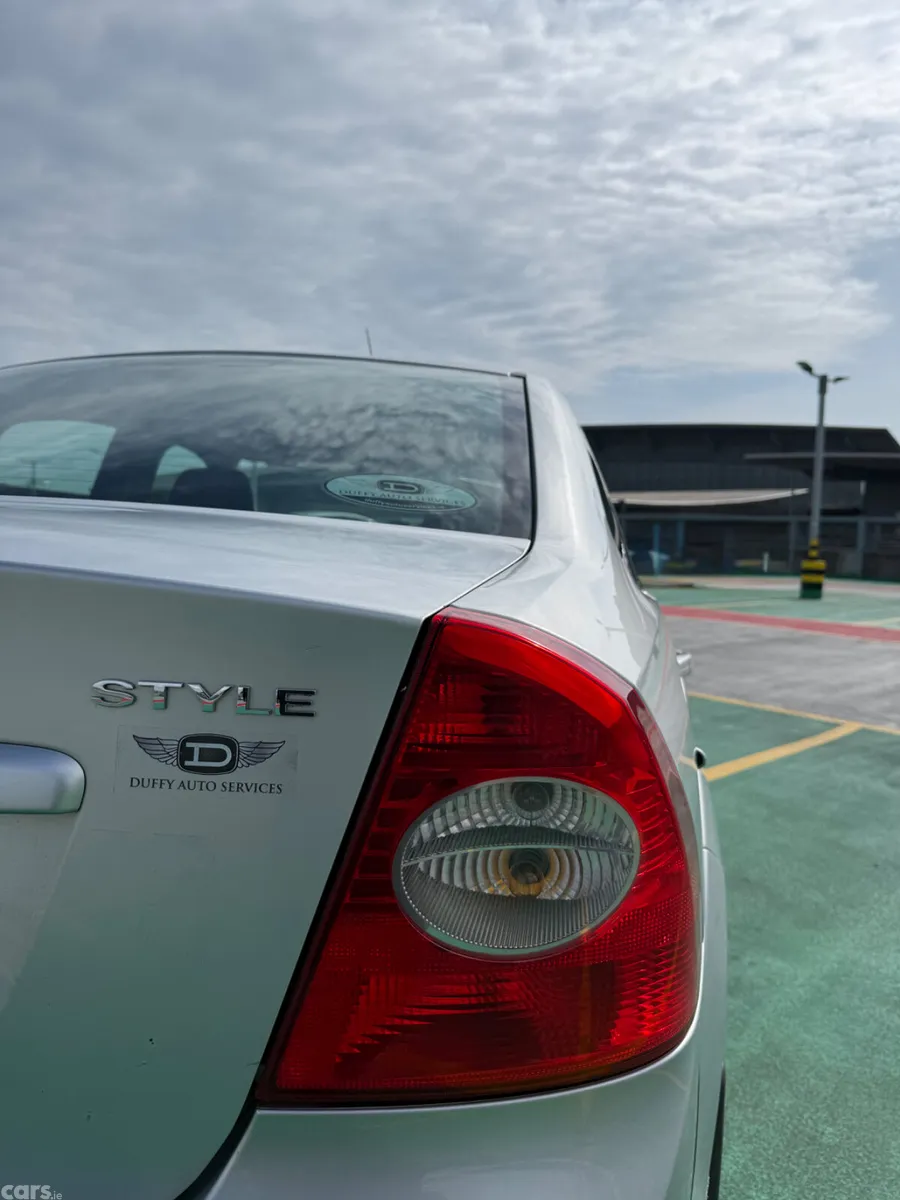 Ford Focus Saloon, Petrol, 2009, Silver