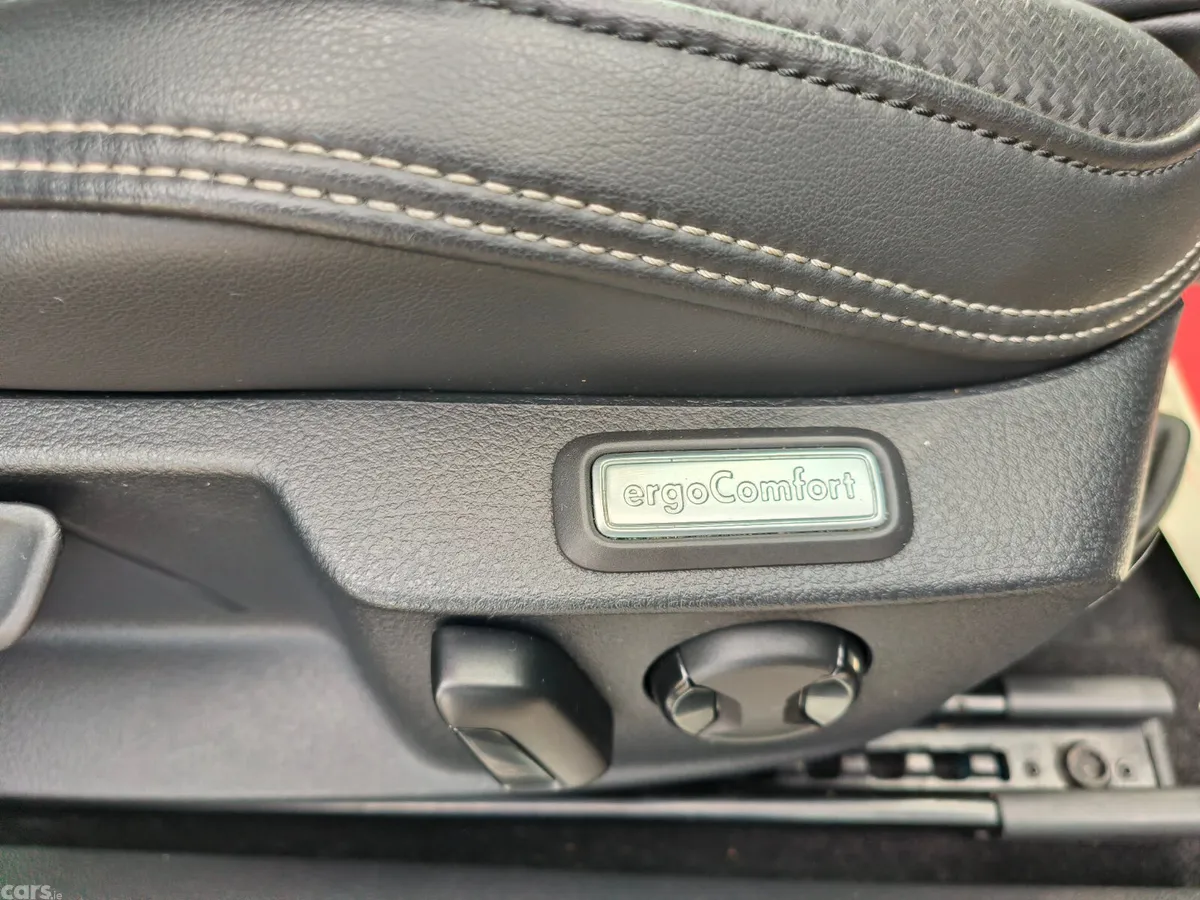 Volkswagen Passat Estate, Diesel, 2021, Blue