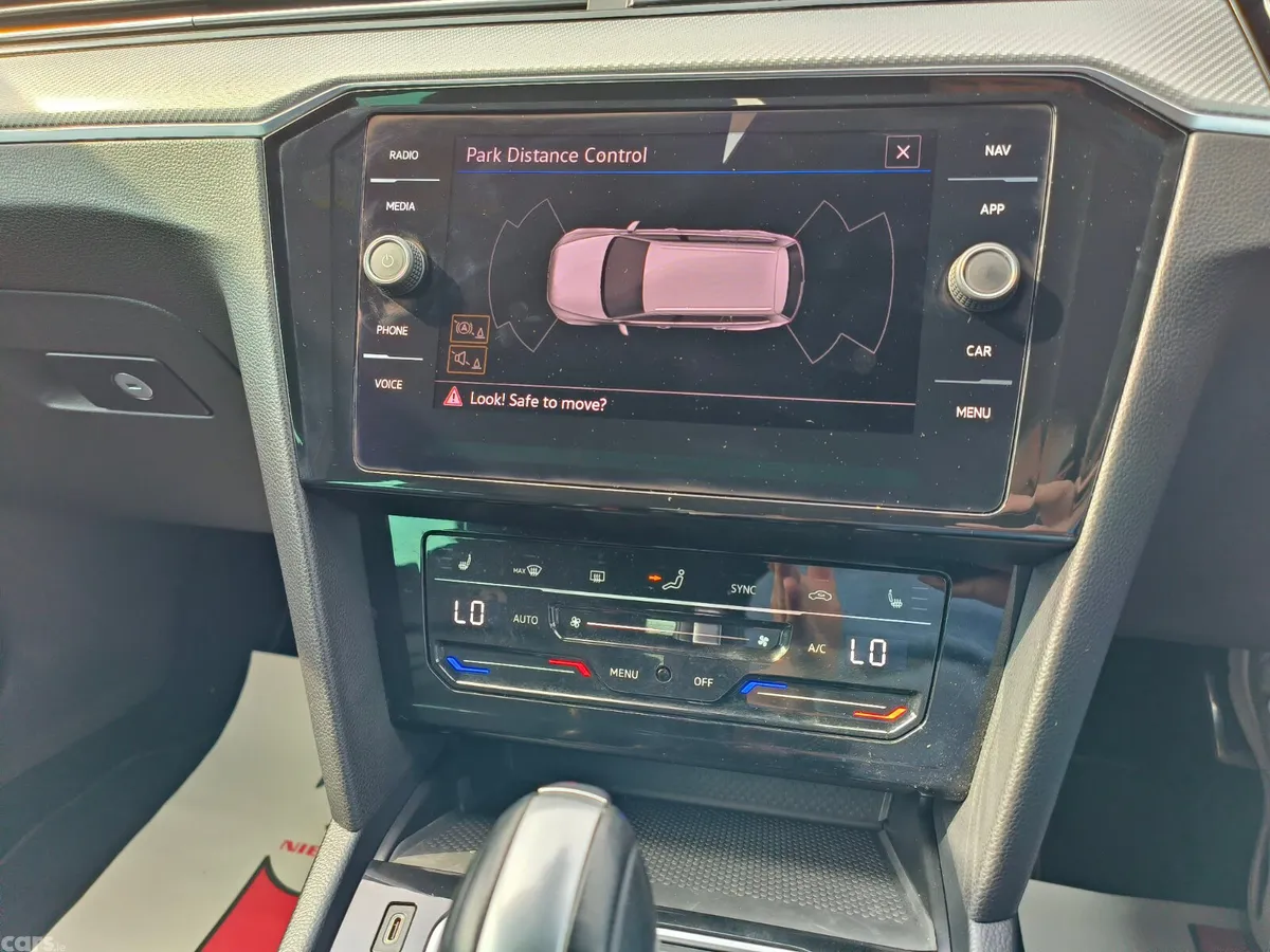 Volkswagen Passat Estate, Diesel, 2021, Blue