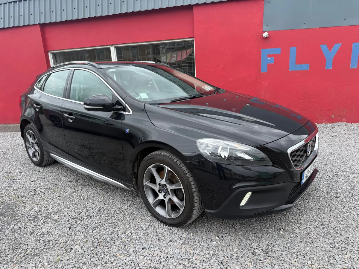 Volvo V40 Hatchback, Diesel, 2014, Black