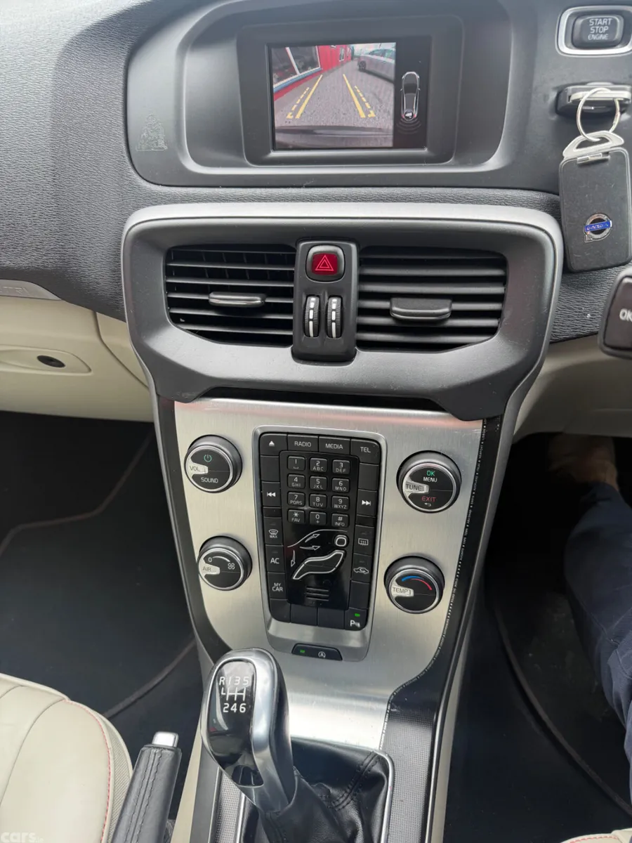 Volvo V40 Hatchback, Diesel, 2014, Black