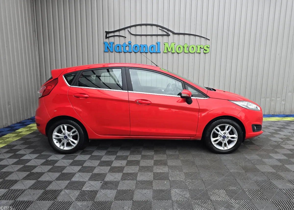Ford Fiesta Hatchback, Petrol, 2017, Red