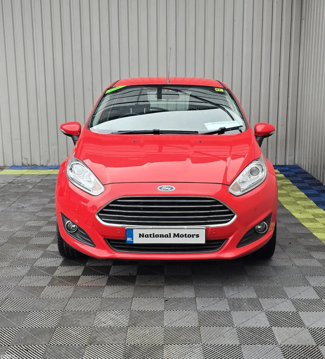 Ford Fiesta Hatchback, Petrol, 2017, Red