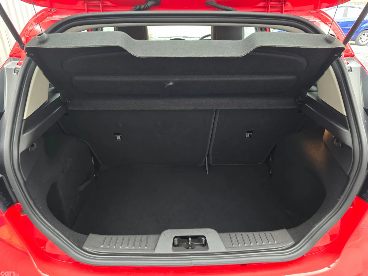 Ford Fiesta Hatchback, Petrol, 2017, Red