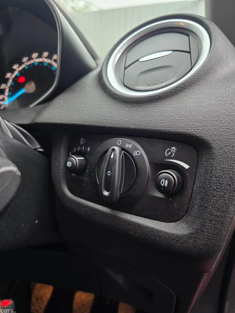 Ford Fiesta Hatchback, Petrol, 2017, Red