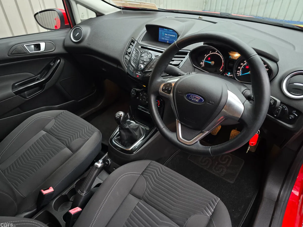 Ford Fiesta Hatchback, Petrol, 2017, Red