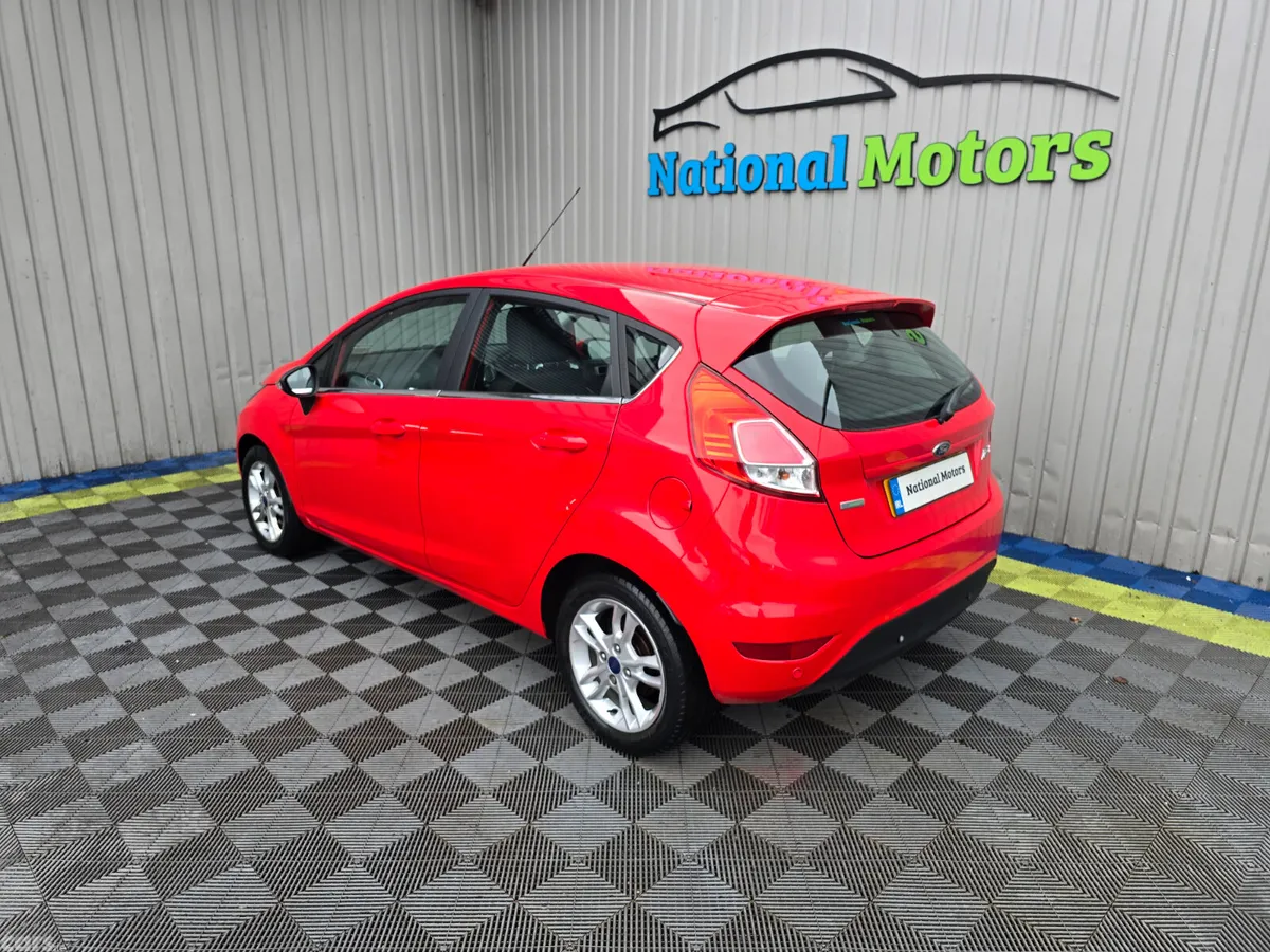 Ford Fiesta Hatchback, Petrol, 2017, Red