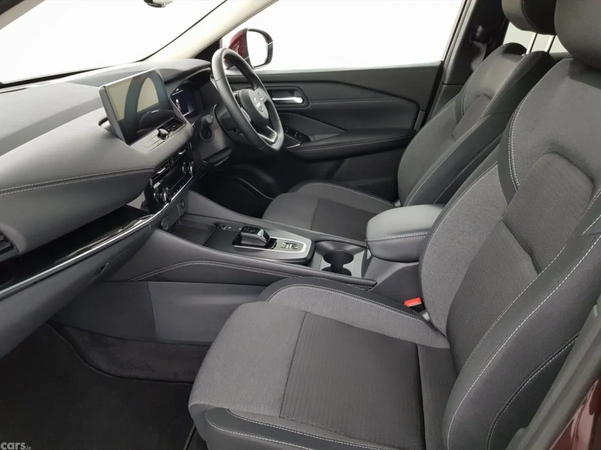 Nissan Qashqai MPV, Petrol, 2024, Red