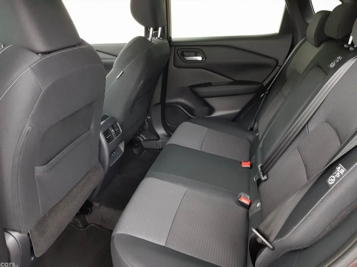 Nissan Qashqai MPV, Petrol, 2024, Red