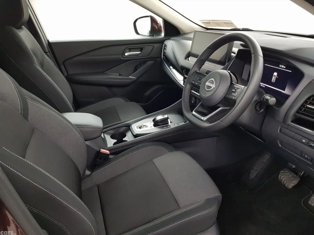 Nissan Qashqai MPV, Petrol, 2024, Red