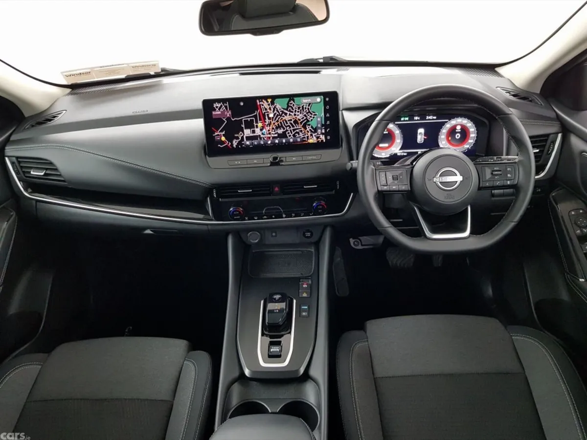 Nissan Qashqai MPV, Petrol, 2024, Red
