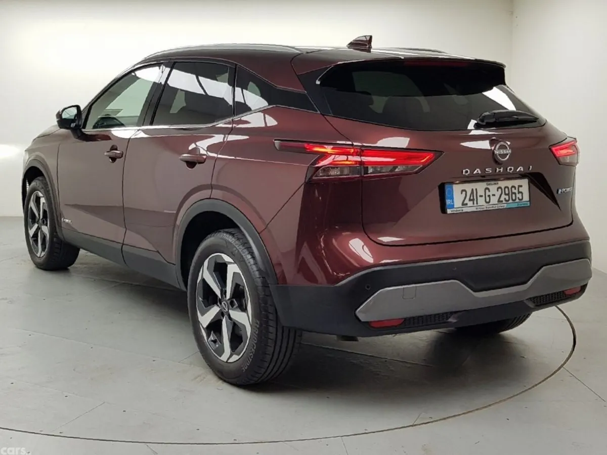 Nissan Qashqai MPV, Petrol, 2024, Red