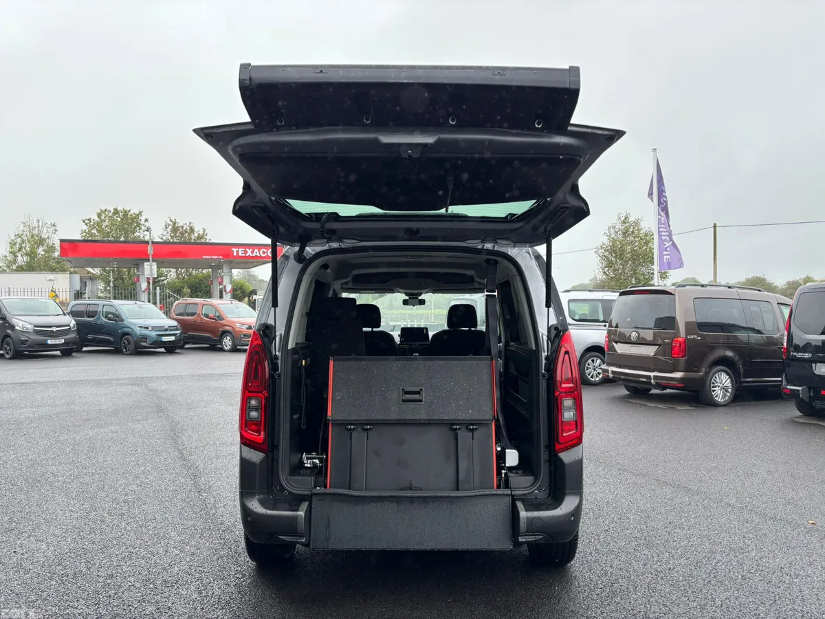 Citroen Berlingo Multispace MPV, Diesel, 2024, Silver