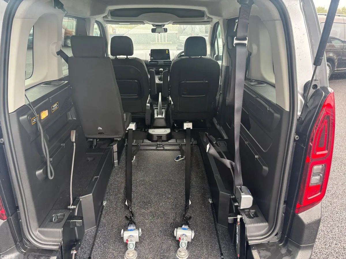 Citroen Berlingo Multispace MPV, Diesel, 2024, Silver
