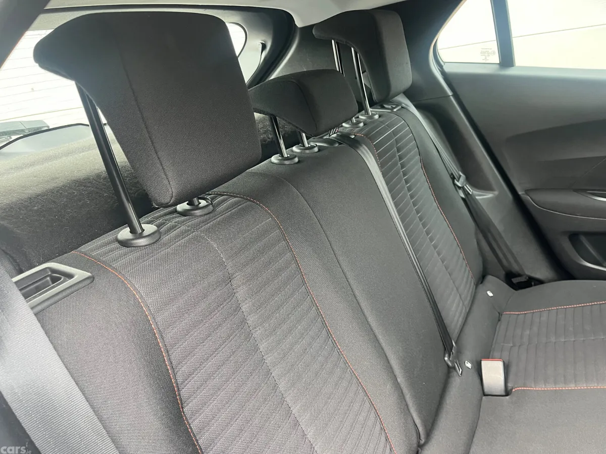 Peugeot 2008 MPV, Diesel, 2021, Grey