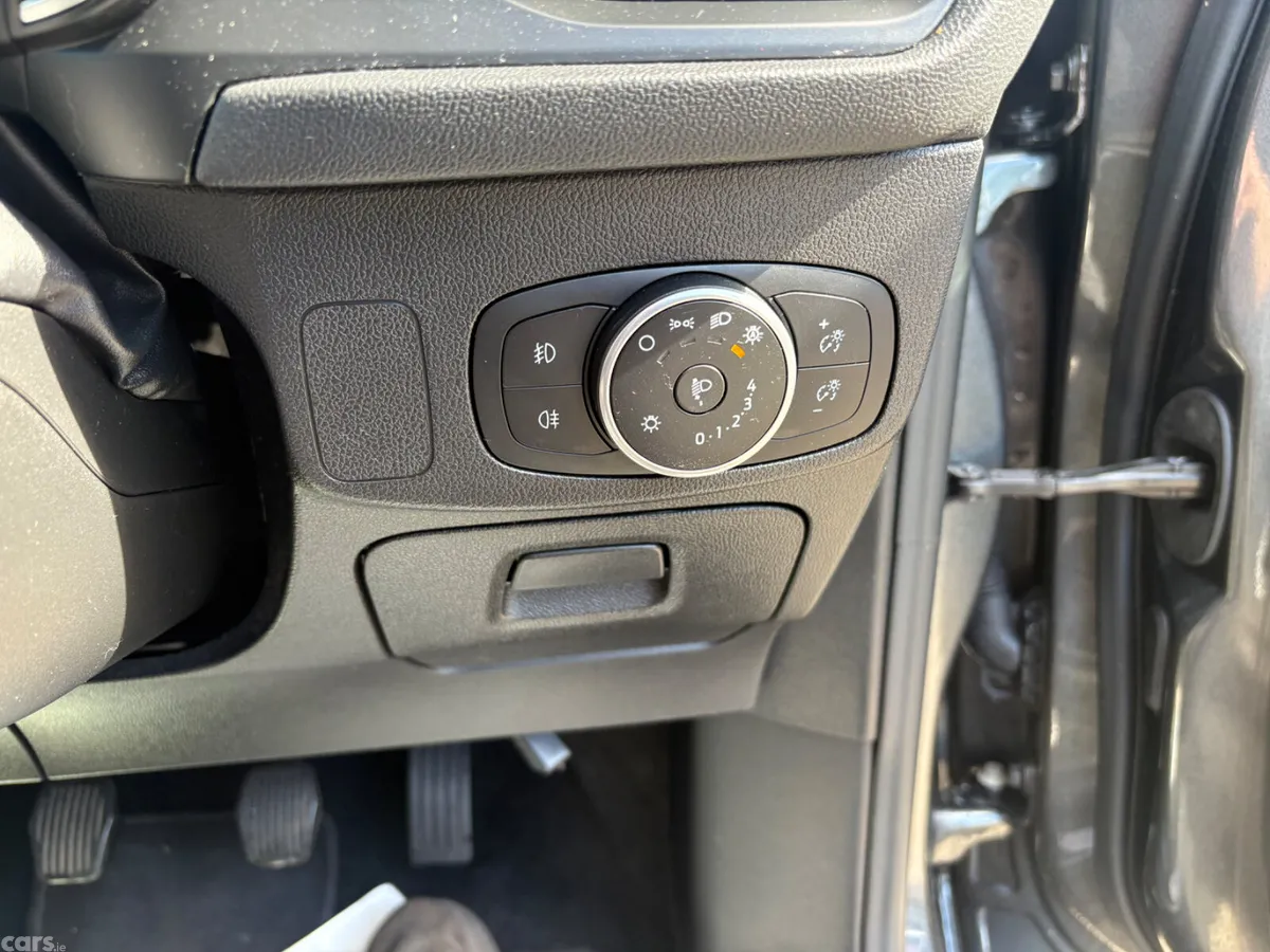 Ford Focus Hatchback, Petrol, 2019, Grey