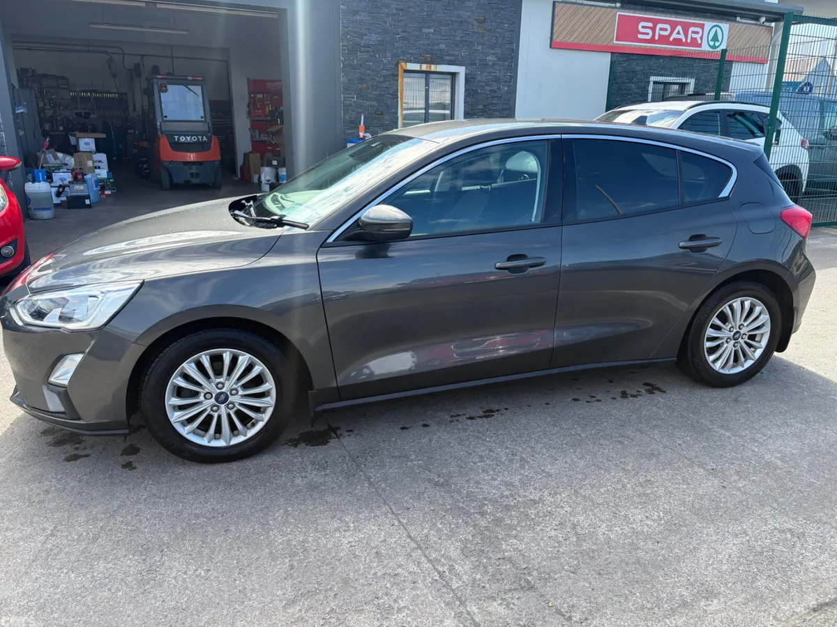 Ford Focus Hatchback, Petrol, 2019, Grey