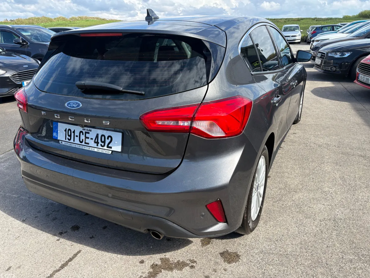 Ford Focus Hatchback, Petrol, 2019, Grey