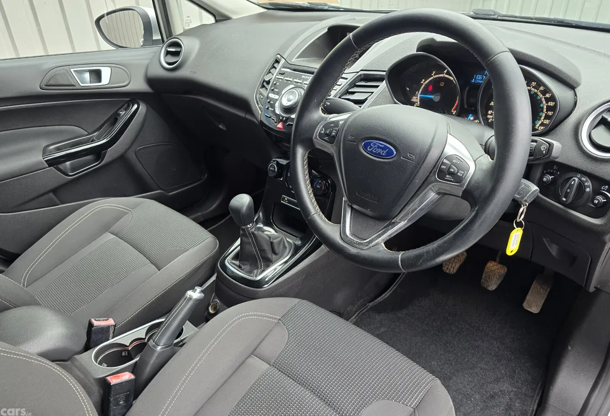 Ford Fiesta Hatchback, Petrol, 2015, Silver