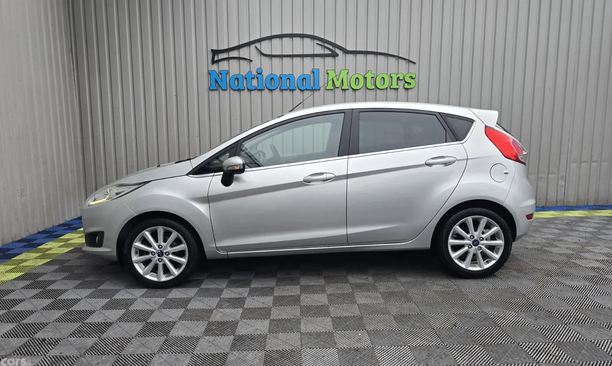 Ford Fiesta Hatchback, Petrol, 2015, Silver