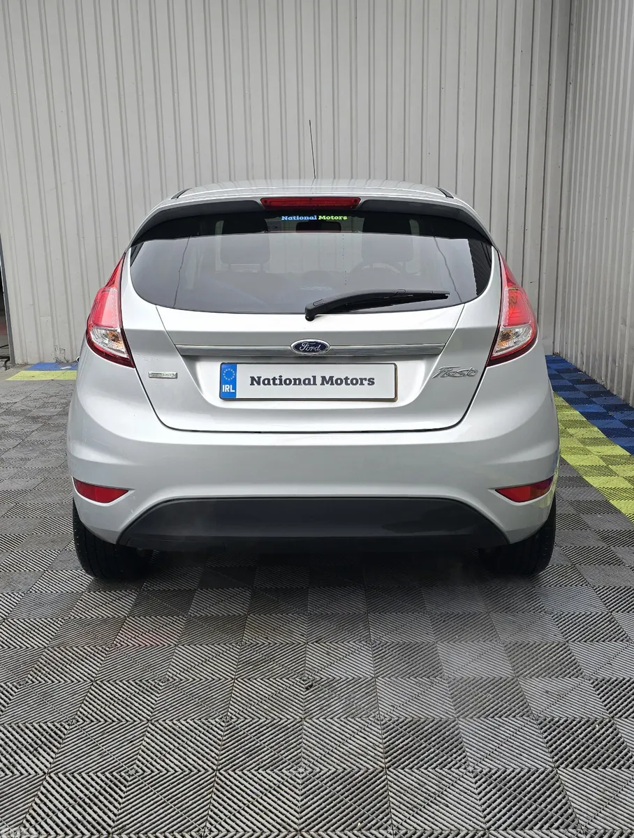 Ford Fiesta Hatchback, Petrol, 2015, Silver