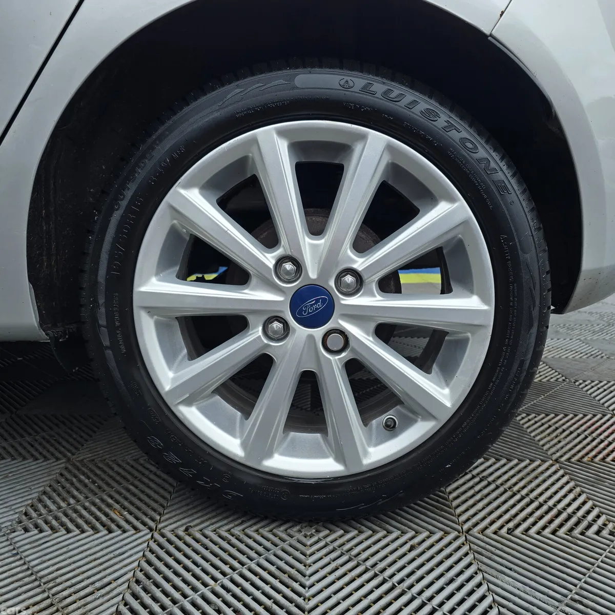 Ford Fiesta Hatchback, Petrol, 2015, Silver