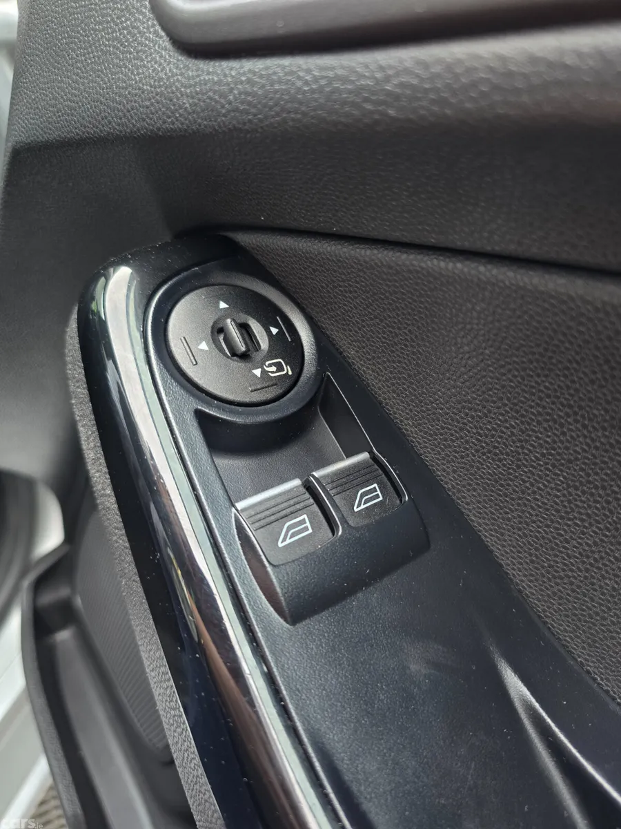 Ford Fiesta Hatchback, Petrol, 2015, Silver
