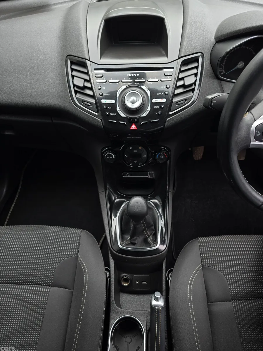 Ford Fiesta Hatchback, Petrol, 2015, Silver