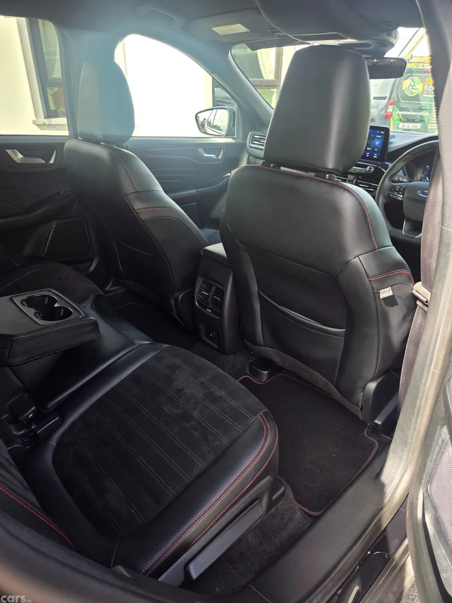 Ford Kuga SUV, Petrol Hybrid, 2024, Black