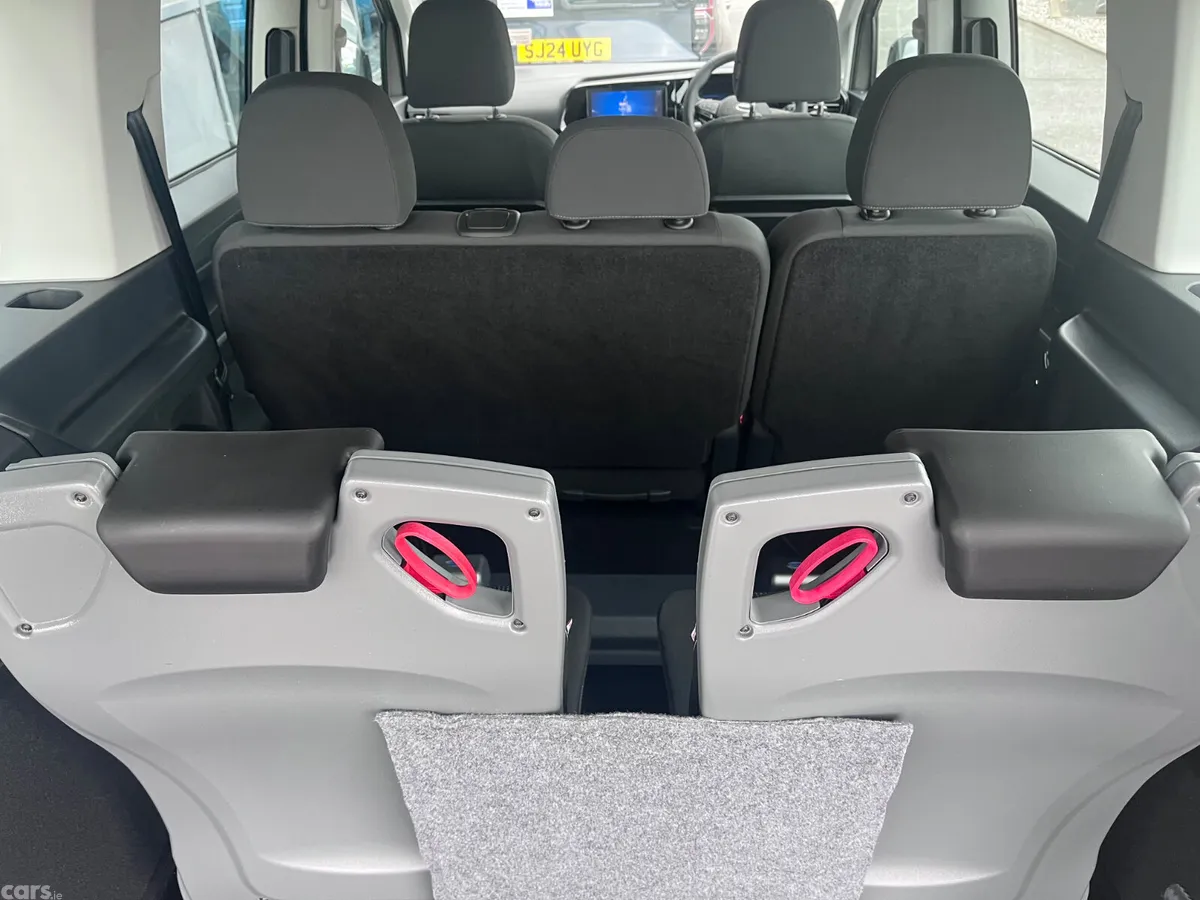 Ford Tourneo Connect MPV, Petrol Plug-in Hybrid, 2026, Silver