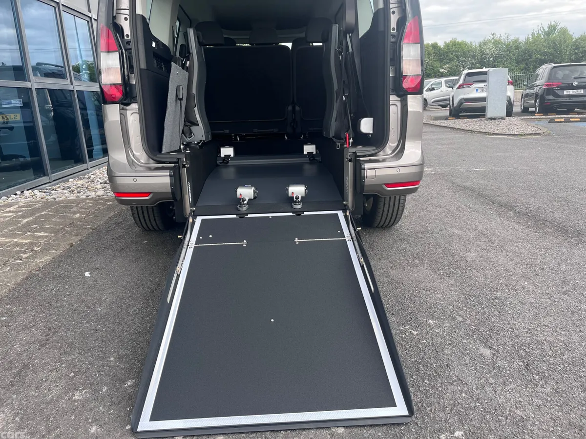 Ford Tourneo Connect MPV, Petrol Plug-in Hybrid, 2026, Silver