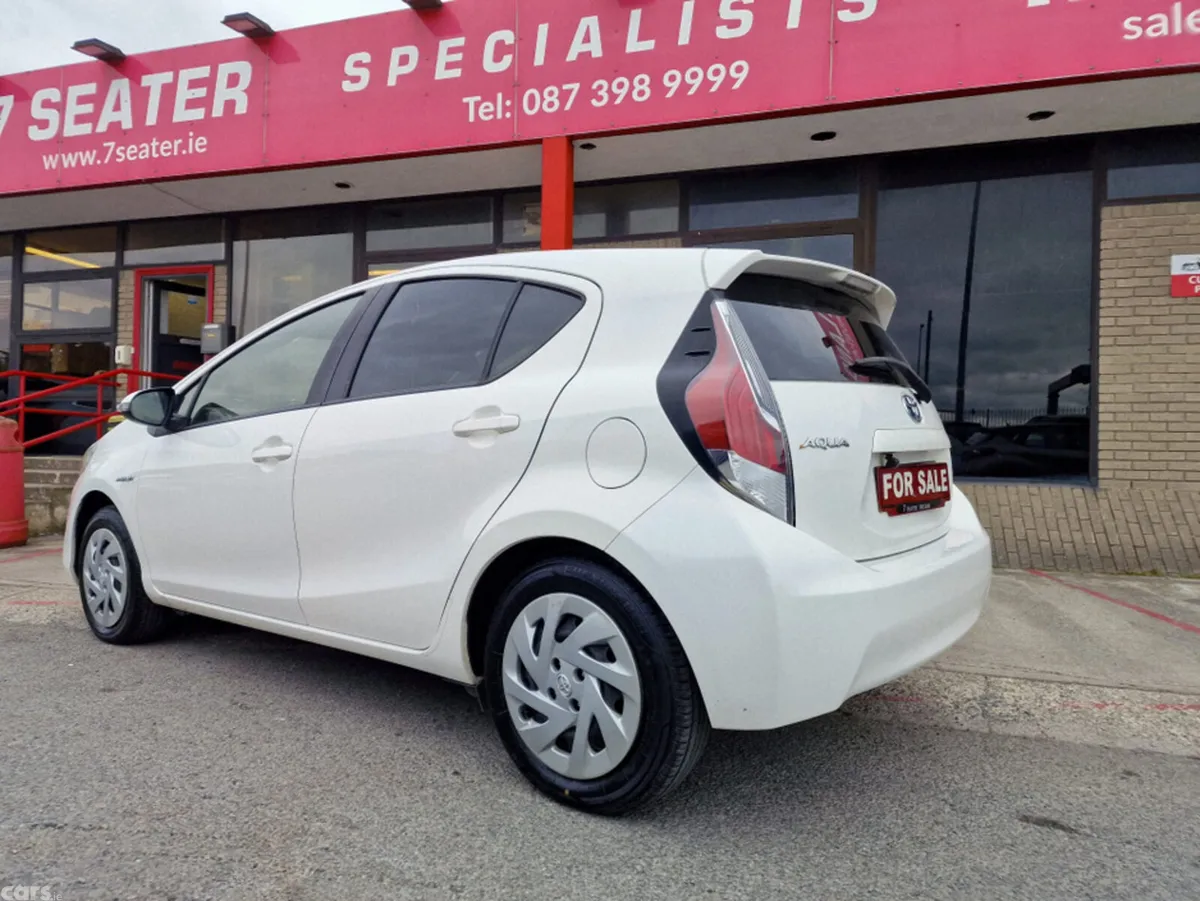 Toyota Aqua Hatchback, Petrol Hybrid, 2017, White
