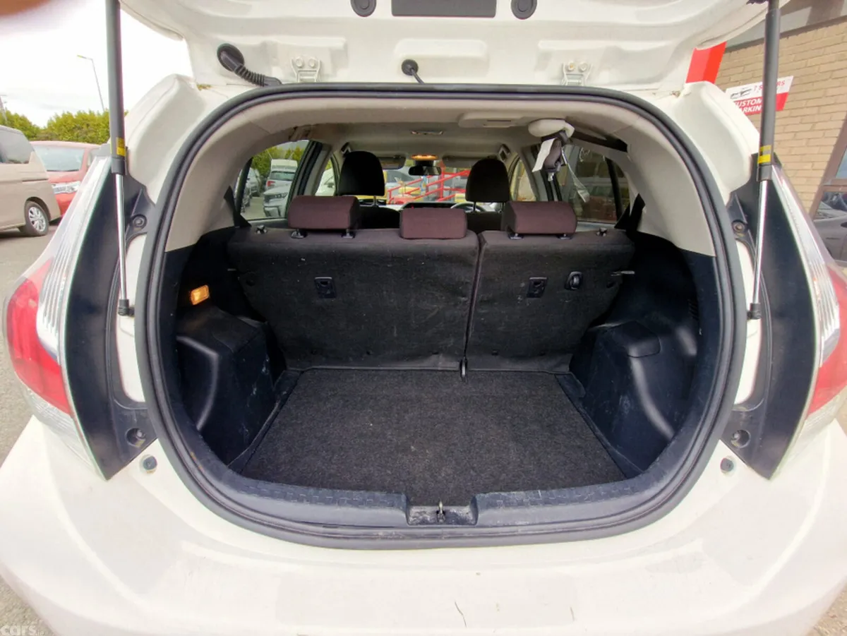 Toyota Aqua Hatchback, Petrol Hybrid, 2017, White