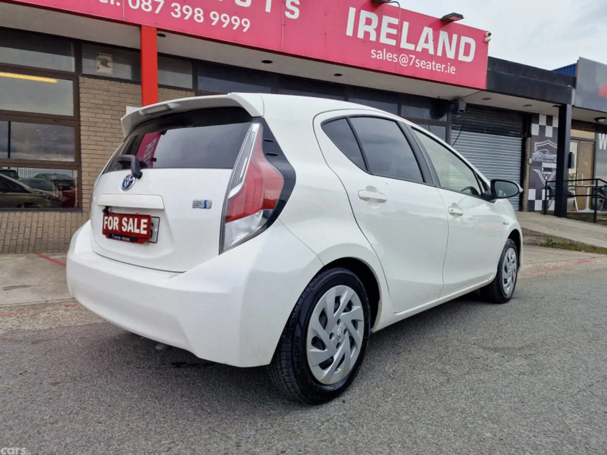Toyota Aqua Hatchback, Petrol Hybrid, 2017, White