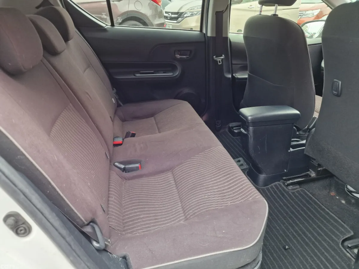 Toyota Aqua Hatchback, Petrol Hybrid, 2017, White