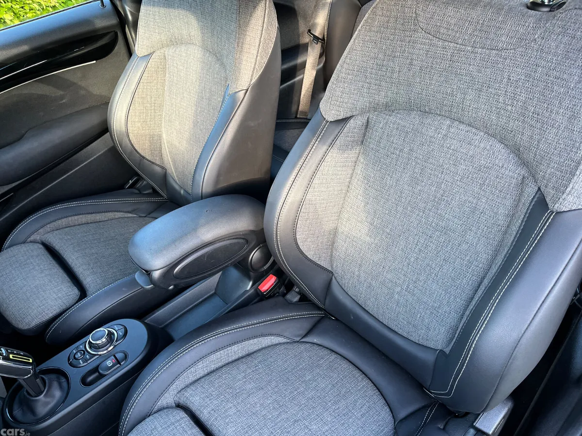 Mini Electric Hatchback, Electric, 2022, Black